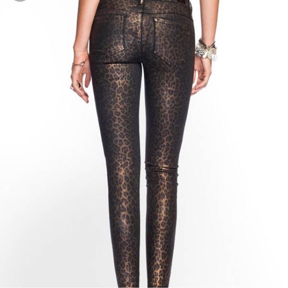 Guess Jeans. Coated denim.